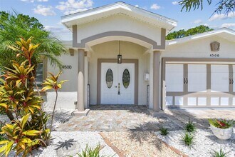 4500 Helena St NE in St. Petersburg, FL - Building Photo - Building Photo