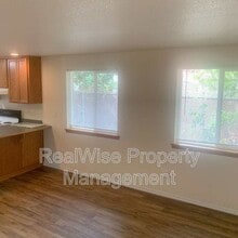 210 3rd St in Rogue River, OR - Building Photo - Building Photo