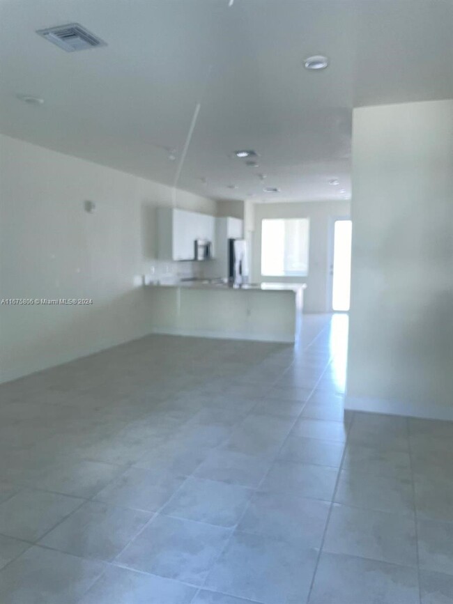 6455 NW 103rd Pl in Doral, FL - Building Photo - Building Photo