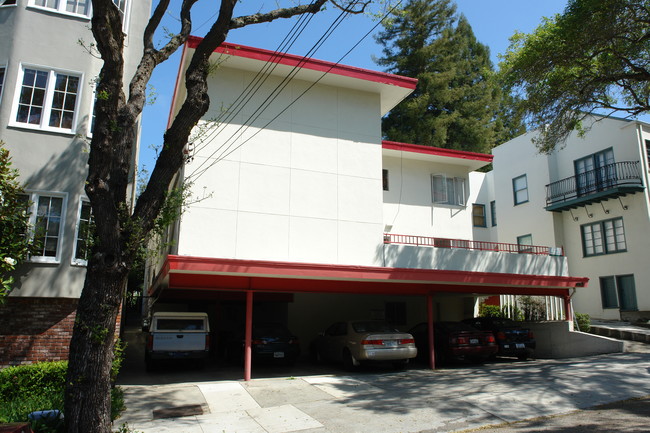2435 Hilgard Ave in Berkeley, CA - Foto de edificio - Building Photo