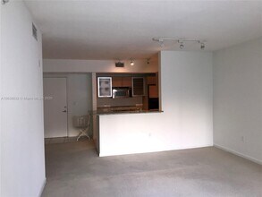 2775 NE 187th St, Unit 219 in Miami, FL - Building Photo - Building Photo
