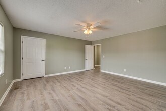 4 Lexington Ct in Johnson City, TN - Building Photo - Building Photo