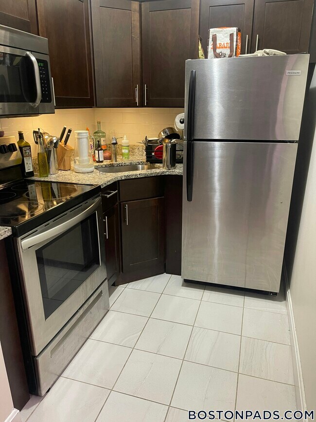 81 Essex St, Unit 81 in Boston, MA - Foto de edificio - Building Photo