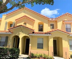 5311 Paradise Cay Cir in Kissimmee, FL - Building Photo