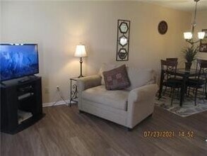 52 Woodland Dr, Unit 204 in Vero Beach, FL - Building Photo - Building Photo