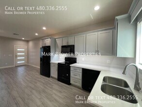 1561 E Mahoney Ave in Mesa, AZ - Building Photo - Building Photo