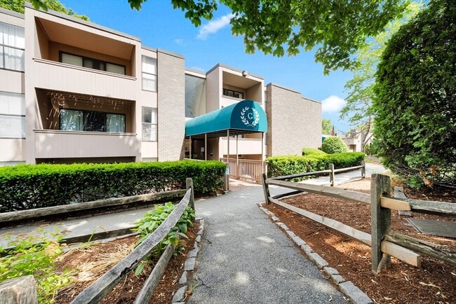 property at 6 Shrewsbury Green Dr
