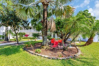 398 Sheffield Q in West Palm Beach, FL - Building Photo - Building Photo