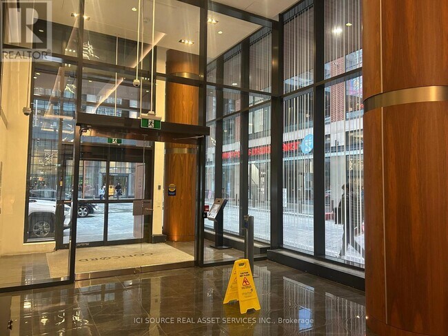 19-2819 Bathurst St in Toronto, ON - Building Photo - Building Photo