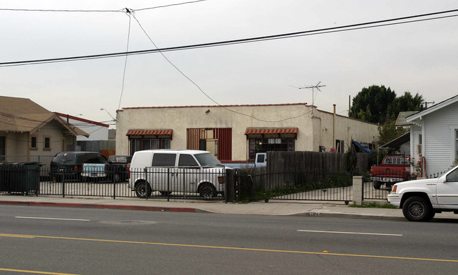 1827 Orange Ave in Long Beach, CA - Building Photo - Building Photo