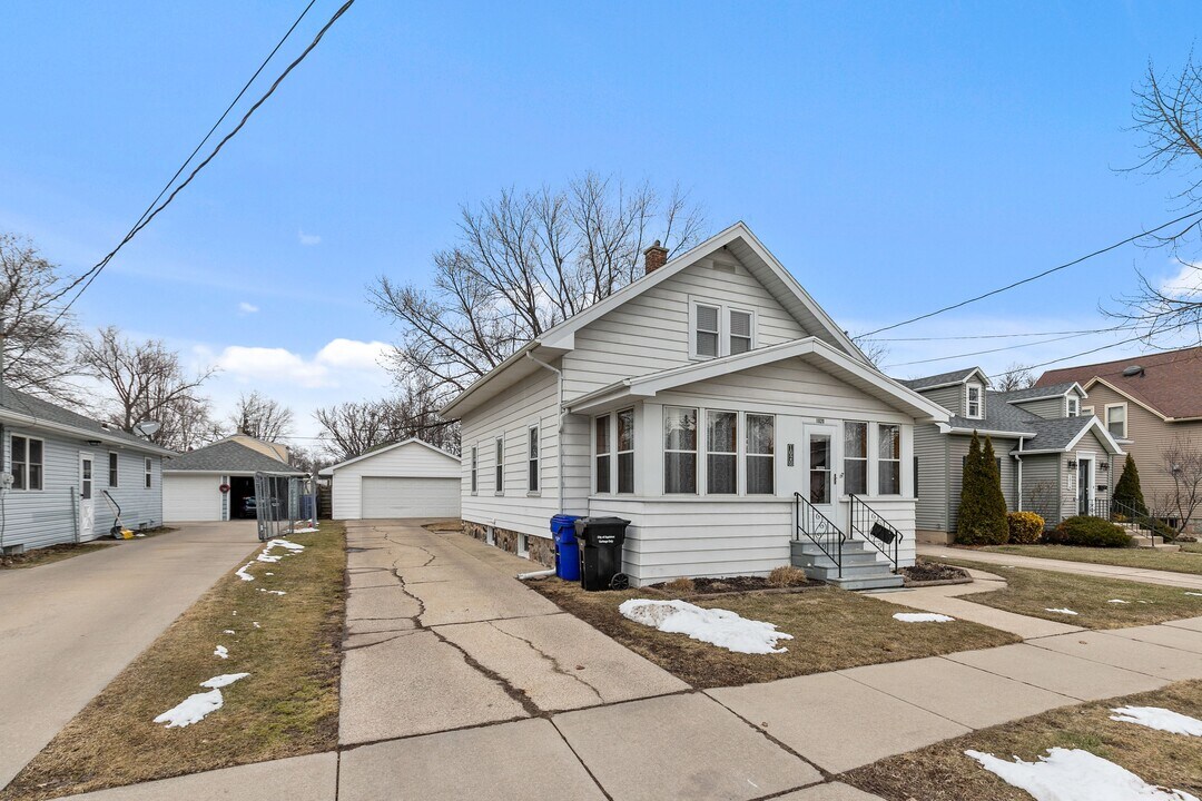 1020 W Winnebago St in Appleton, WI - Building Photo