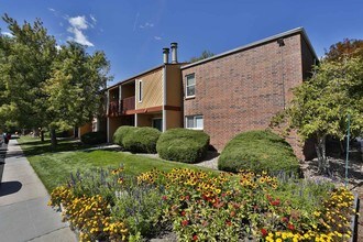 ReNew Cherry Creek in Denver, CO - Foto de edificio - Building Photo