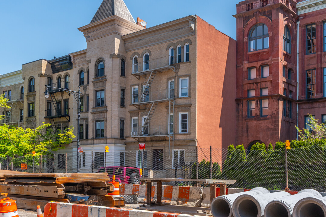 681 Vanderbilt Ave in Brooklyn, NY - Foto de edificio