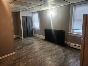 105 E Lincoln Ave in Hinckley, IL - Building Photo - Building Photo