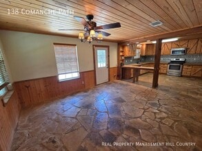 138 Comanche Path in Bandera, TX - Building Photo - Building Photo