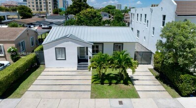 3675 SW 26th St in Miami, FL - Building Photo - Building Photo