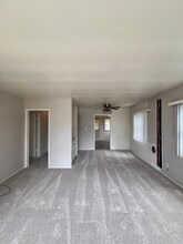 1956 Pacific Beach Dr in San Diego, CA - Building Photo - Building Photo