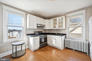 272 Burmont Rd in Drexel Hill, PA - Building Photo