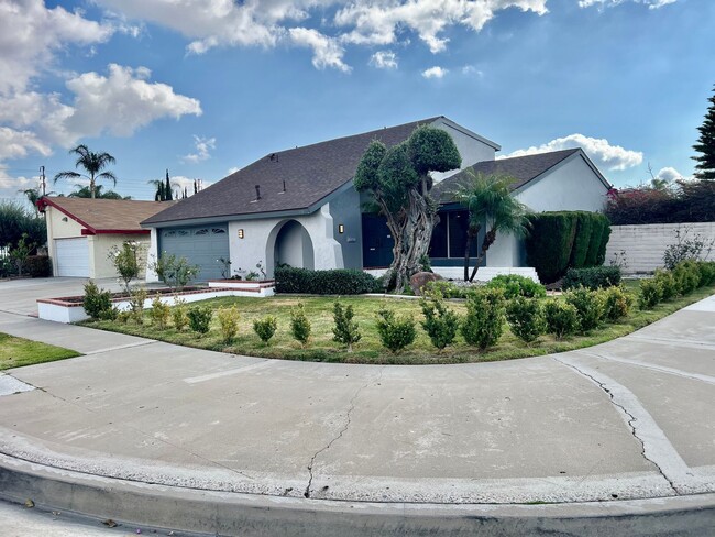 918 W Alton Ave in Santa Ana, CA - Building Photo - Building Photo