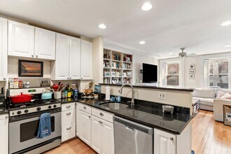 39 Grove St in Boston, MA - Building Photo - Building Photo