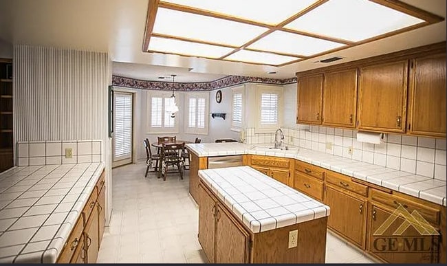 5021 Panorama Dr in Bakersfield, CA - Building Photo - Building Photo