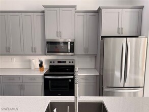 941 Columbus Blvd in Lehigh Acres, FL - Building Photo - Building Photo