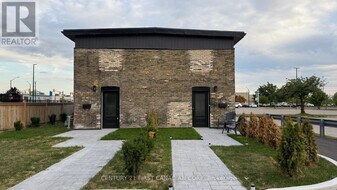 857 Dundas St in London, ON - Building Photo