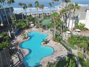 999 N Pacific St, Unit #C107 in Oceanside, CA - Foto de edificio - Building Photo