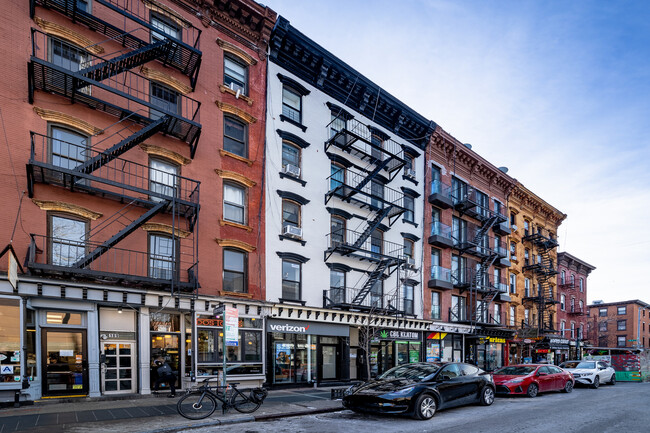 Newly Renovated 2 Bed on Bedford Ave by L in Brooklyn, NY - Foto de edificio - Building Photo