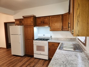 416 4th St NW in Independence, IA - Building Photo - Building Photo