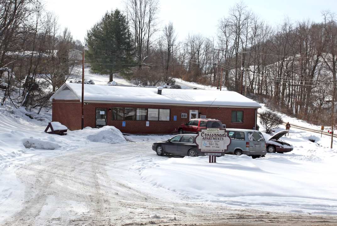 Crossroads Apartments in Mt Hope, WV - Foto de edificio