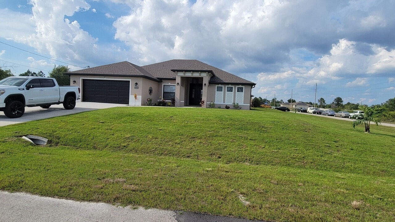 3506 9th St W in Lehigh Acres, FL - Building Photo