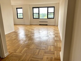 333 Pelham Rd, Unit 2 in New Rochelle, NY - Building Photo