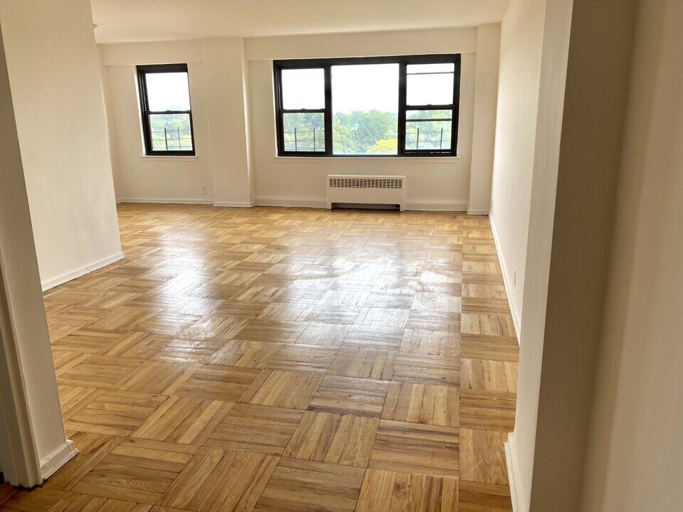 333 Pelham Rd, Unit 2 in New Rochelle, NY - Building Photo