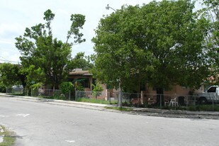 400 SW 21st Ave in Miami, FL - Building Photo