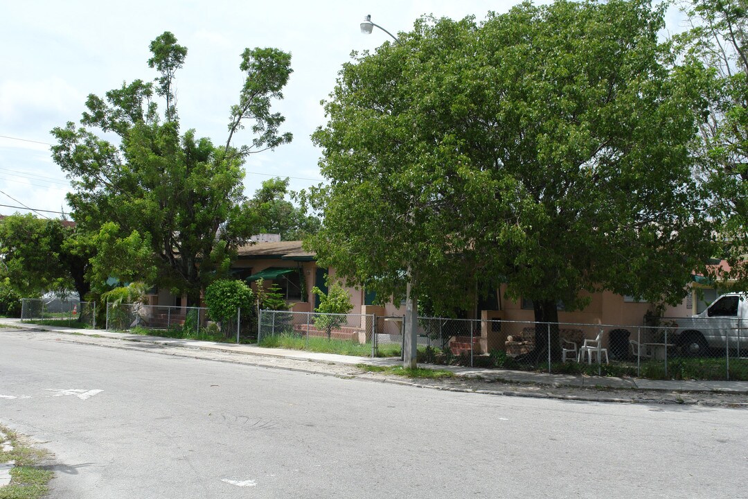 400 SW 21st Ave in Miami, FL - Building Photo