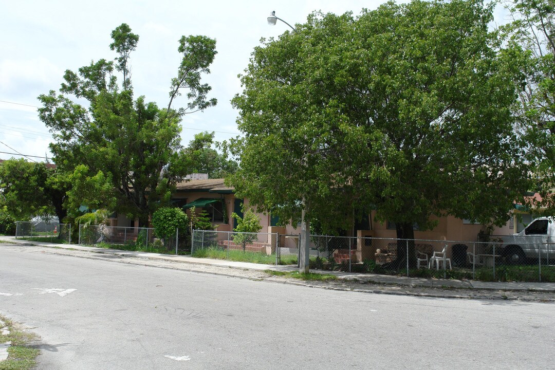 400 SW 21st Ave in Miami, FL - Foto de edificio