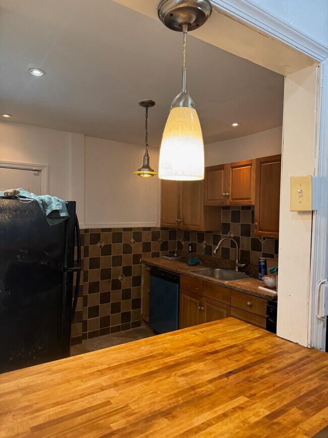 property at 2407 N Bancroft St