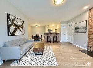 263 Crosspointe Dr in East Brunswick, NJ - Building Photo - Building Photo