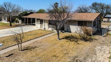 2461 Ralph Dr, Unit 428 in Eagle Pass, TX - Building Photo - Building Photo