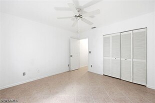 2505 Sailors Way in Naples, FL - Building Photo