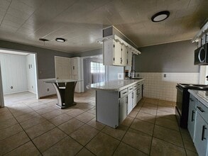 601 NW 12th Pl in Andrews, TX - Foto de edificio - Building Photo