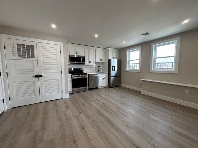 130 Elm St, Unit 2 in Newark, NJ - Building Photo - Building Photo