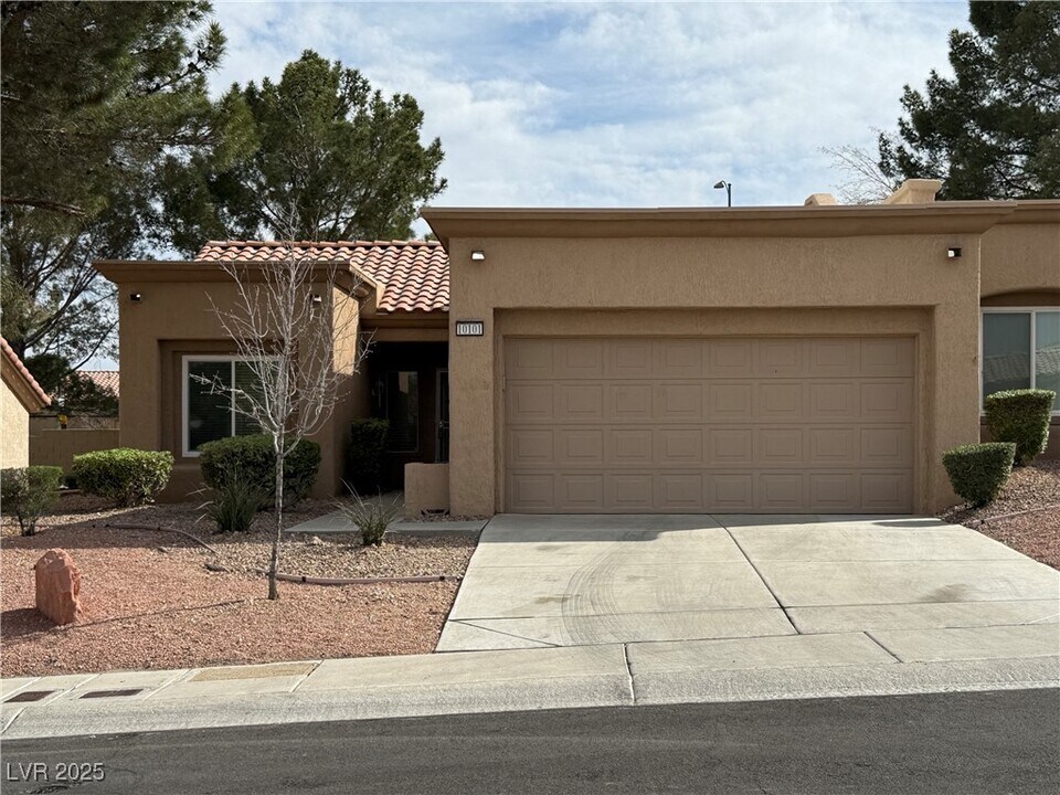 10101 Hemet Dr in Las Vegas, NV - Building Photo