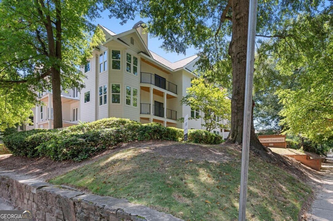 855 Piedmont Ave NE in Atlanta, GA - Building Photo