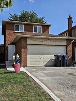 4 Trewartha Crescent in Brampton, ON - Building Photo