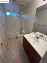 201 Whimbrel Cir in Pittsburg, CA - Building Photo - Building Photo