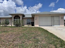 219 Venetia Ave in North Port, FL - Building Photo