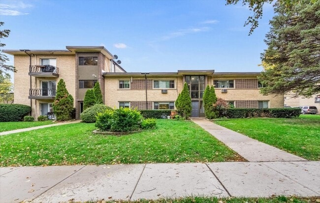 property at 1100 N Wheeling Rd