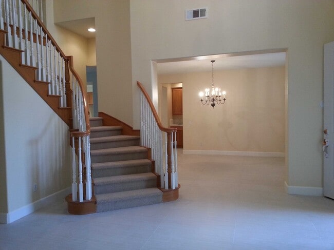 936 McCall Cir in Corona, CA - Foto de edificio - Building Photo